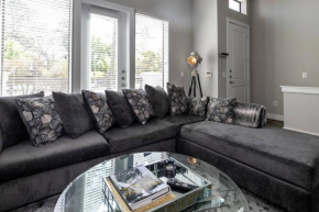 Entire cozy 2bedroom/2.5bathroom townhome!!